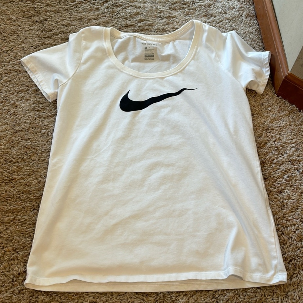 White The Nike Tee Dri fit size medium